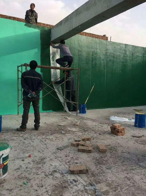 建华针对老旧车间地面普遍存在的起砂、裂缝问题